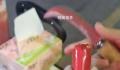 女护士下班摆摊卖“无菌烤肠” 网友：这烤肠吃得放心