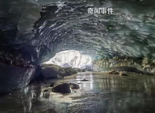 西藏发现165米超大型冰洞 双向皆可进入
