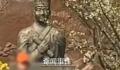小学生拿着孔子画像拜蔡伦 还不知道自己拜错了