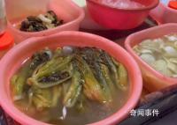 汕头再现工人赤脚踩腌菜 实在是太恶心了