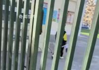 老师让小学生跑腿拿外卖?教育局调查