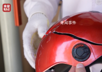 部分头盔成戴在头上的刀片 质量不过关导致受伤事故频发