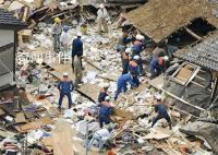 厄瓜多尔6.5级地震:房屋震落水中