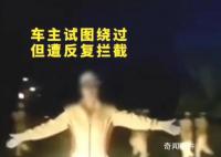 男子着急探望病人却遇拦路暴走团 引起了网友的强烈谴责