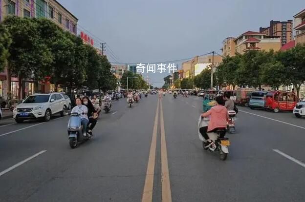 开特斯拉回村 被乡亲群嘲“大冤种”