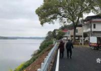 湖南湘潭乡亲修路迎马英九回乡 道路铺设前两天已完工