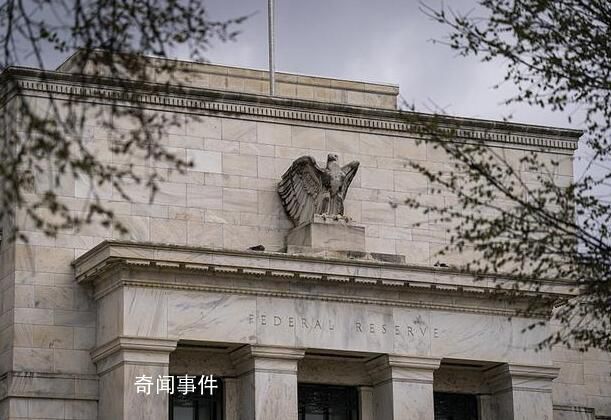 美国银行存款一周流失近千亿美元 美国储户对银行业的信心出现动摇