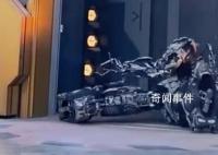 威震天在北京环球影城摔了一跤 是否受伤还需进一步了解情况