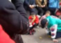男子求复合在女生公司外跪一夜 周围有很多人围观