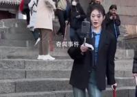 女生穿10公分高跟鞋爬泰山 网友：上山容易下山难