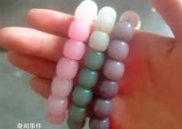 小学生开始流行盘手串 可能是比较解压吧这个声音很舒服
