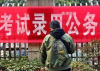 全国“巡考团”等待上岸 多考才有机会才有选择权