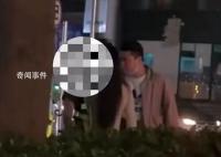 未婚妻与他人亲吻被抓现行 网友：还好是没有结婚赶紧退货退款