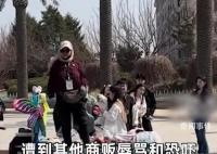 大学生摆摊卖发箍遭商贩驱赶辱骂 引起了网友们的热议
