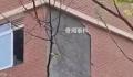 教学楼外墙脱落砸到学生 1人在抢救