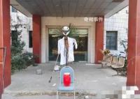 杭州废弃医院晚上传怪声?记者探访