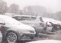 4月降雪内蒙古居民换掉短袖穿羽绒服 部分地区积雪最深约十几厘米