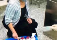 女子腿绑14瓶茅台酒入境被查 案件已按规定作进一步处理