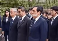 马英九到重庆张自忠墓敬献花圈 张将军的孙子张庆成陪同
