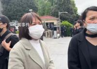 姐弟坠亡案:有市民在高院门口蹲判决