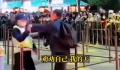 游客追打保安还叫嚣我是上帝 警方已找到游客正调查中
