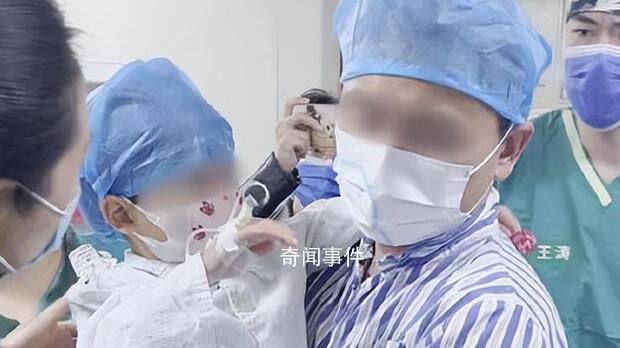 父亲3个月减掉30斤割肝救女 约三分之一的肝脏移植给女儿