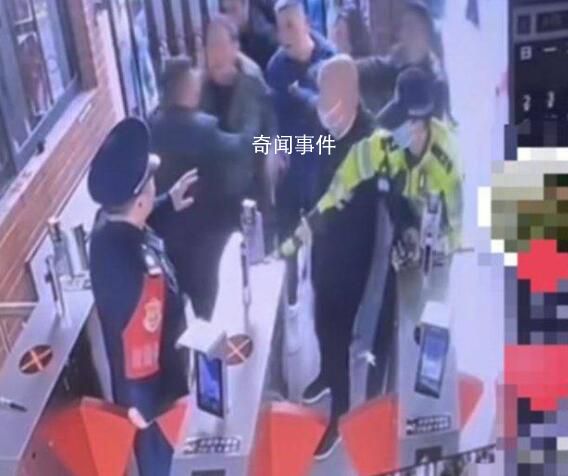 安徽一中学两男生与保安起冲突 警方已介入