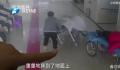医院手推床轮子脱落孕妇摔下床 孩子目前仍在重症监护室