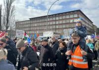 德国柏林数千名民众举行反战游行 反对向乌提供武器