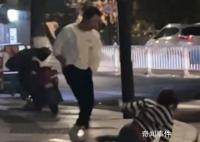 男子将妻子踢得连滚带爬 路人怒斥