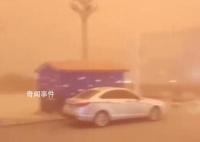 四子王旗沙尘暴红警 天空变橙红色