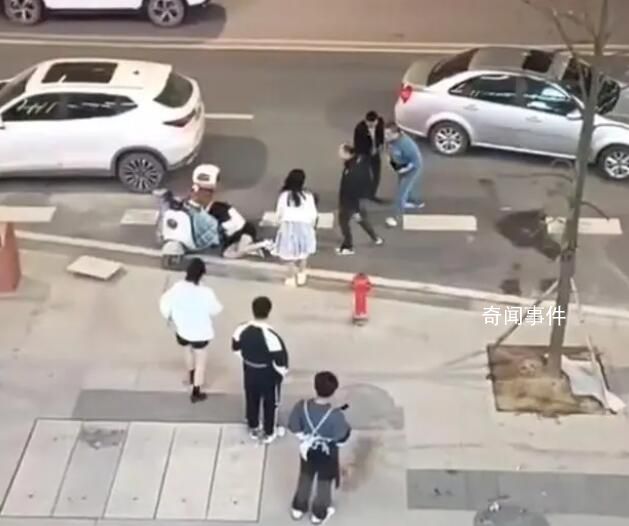 当街遭飞踹女子朋友发声 更多细节曝光