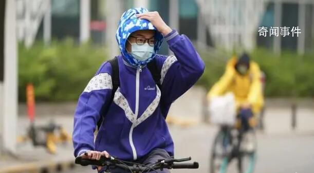 北京天空出现"蓝太阳" 这是因为北京正遭受着沙尘天气