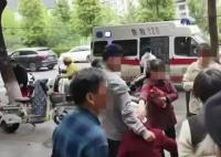 警方回应小伙扶摔倒老人被要求赔偿 当事人承认不慎撞倒了老人