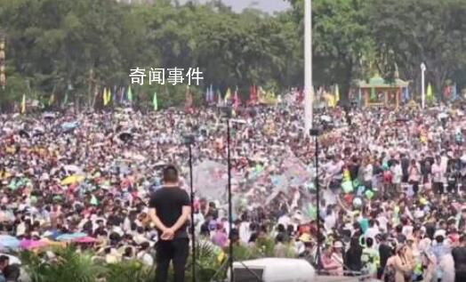 云南万人大型泼水现场 几万人一起玩水是什么体验