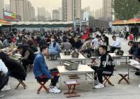 淄博烧烤小店每日卖上万烤串 对商家开展星级评定