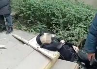 男孩扔木块砸死老人 父母:无钱赔偿