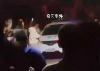 女生出轨男友进校讨说法?校方回应