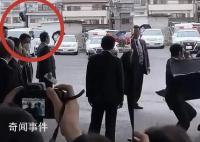 岸田演讲现场被扔爆炸物瞬间曝光 引发在场人员尖叫
