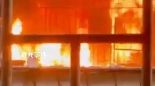 福州2人被防护栏困在火场身亡 明火从房内猛烈燃烧