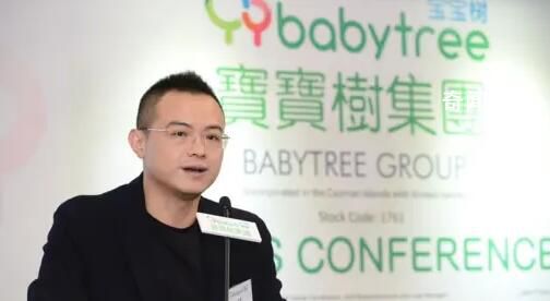 高管被曝遭免职后持长剑闯办公室 把自己反锁在里面3天