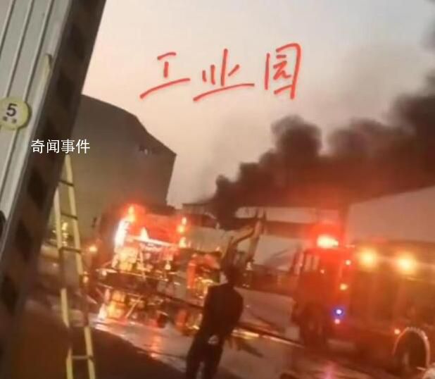 天津军粮城疑发生爆炸 消防：有出警