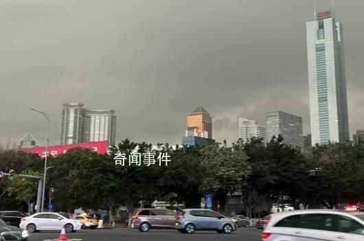 广东多地遭暴雨：白昼如夜