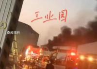 天津军粮城疑发生爆炸 消防：有出警