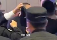 传mini展台被架走女主播索要冰淇淋 被认为是捣乱