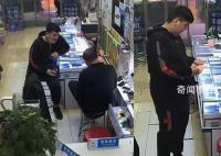 男子抵手机借钱店主拒收给200 善良与善良的双向奔赴