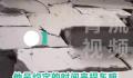 男子提车时大风吹倒墙壁新车被砸 4S店只修不换不退