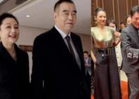 陈凯歌单手插兜和张颂文握手被骂 引来了张颂文粉丝的不满