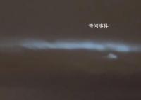 成都市民拍下夜空不明发光体 引起了不少网友的关注