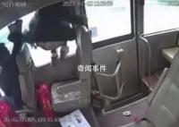 男子高速要求停车上厕所被拒后跳车 目前警方与男子家属正在交涉情况正在调查中